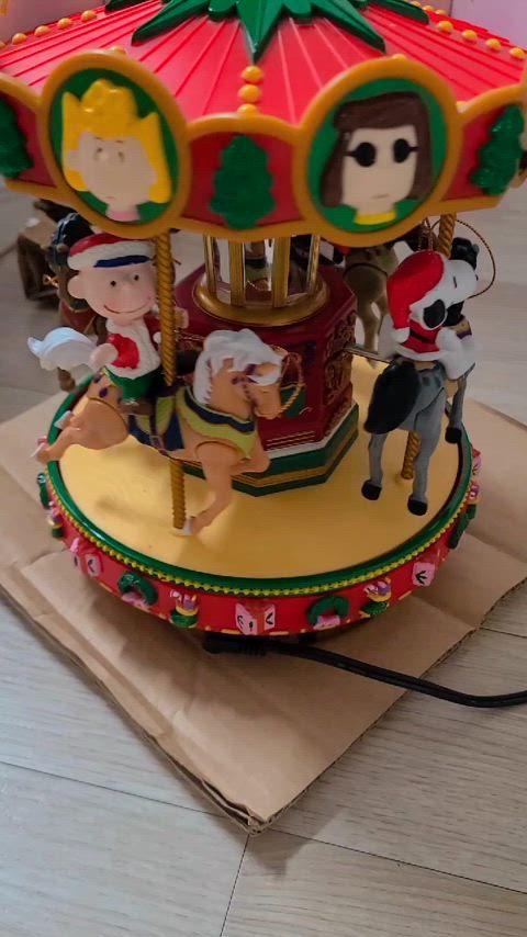 スヌーピーのビンテージオルゴール　メリーゴーランド ビンテージスヌーピーピーナッツクリスマスカルーセルオルゴール
